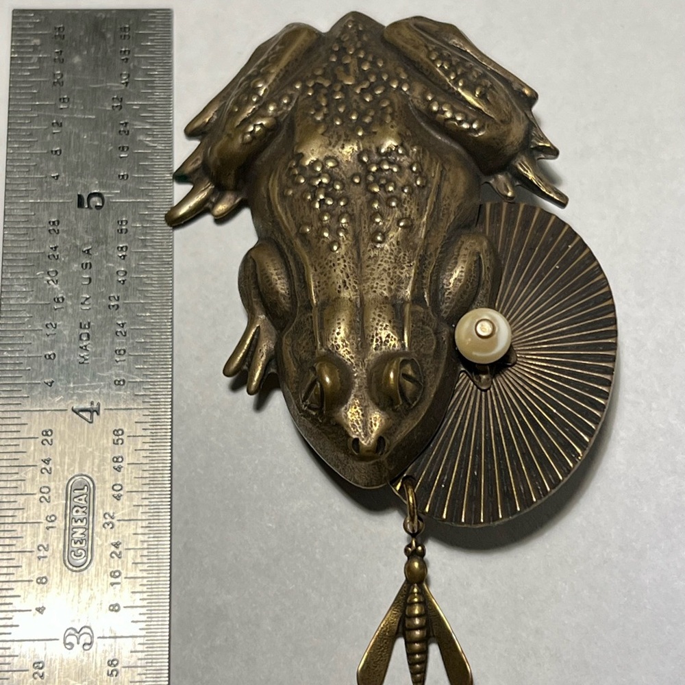 Frog on Lily pod with Pearl and butterfly Brooch by Jan Michaels San Francisco - Picture 8 of 10